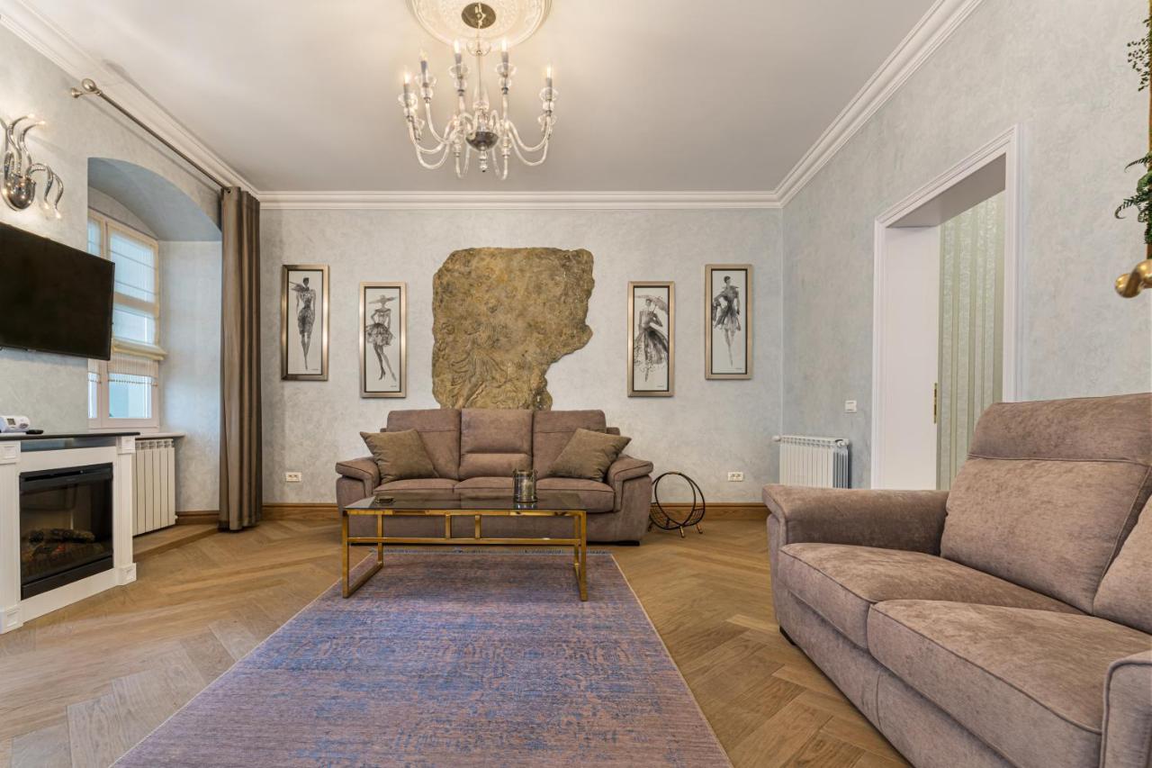 Krone Apartment Brasov Bagian luar foto