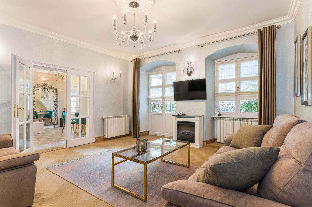 Krone Apartment Brasov Bagian luar foto