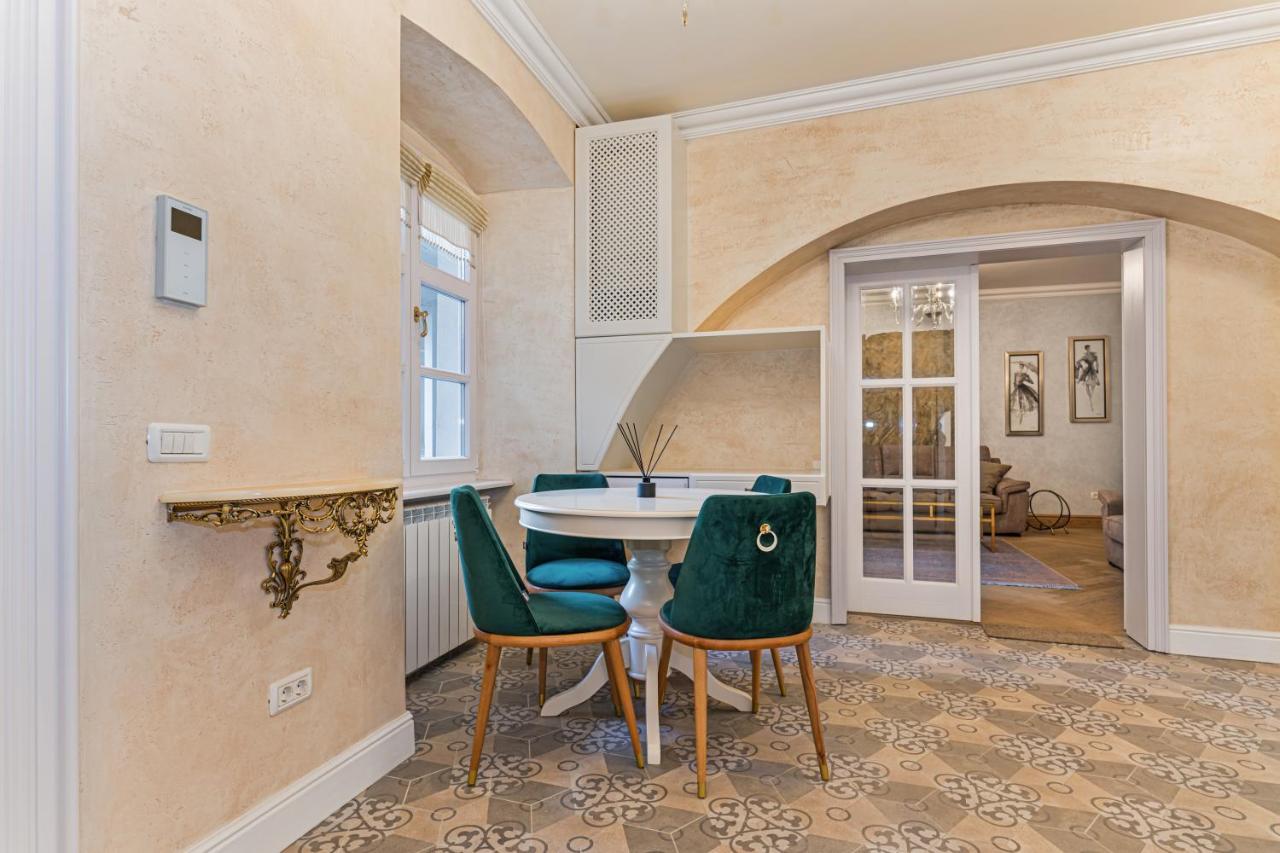 Krone Apartment Brasov Bagian luar foto