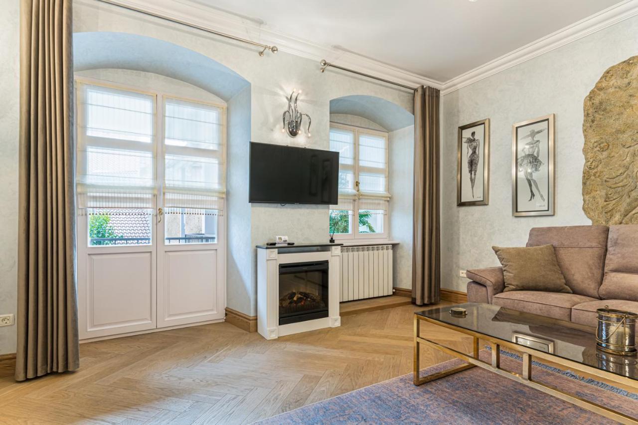Krone Apartment Brasov Bagian luar foto