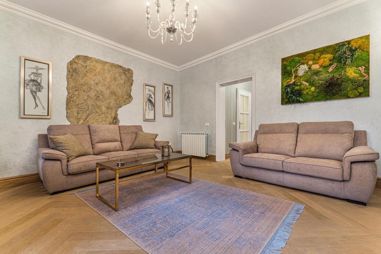 Krone Apartment Brasov Bagian luar foto